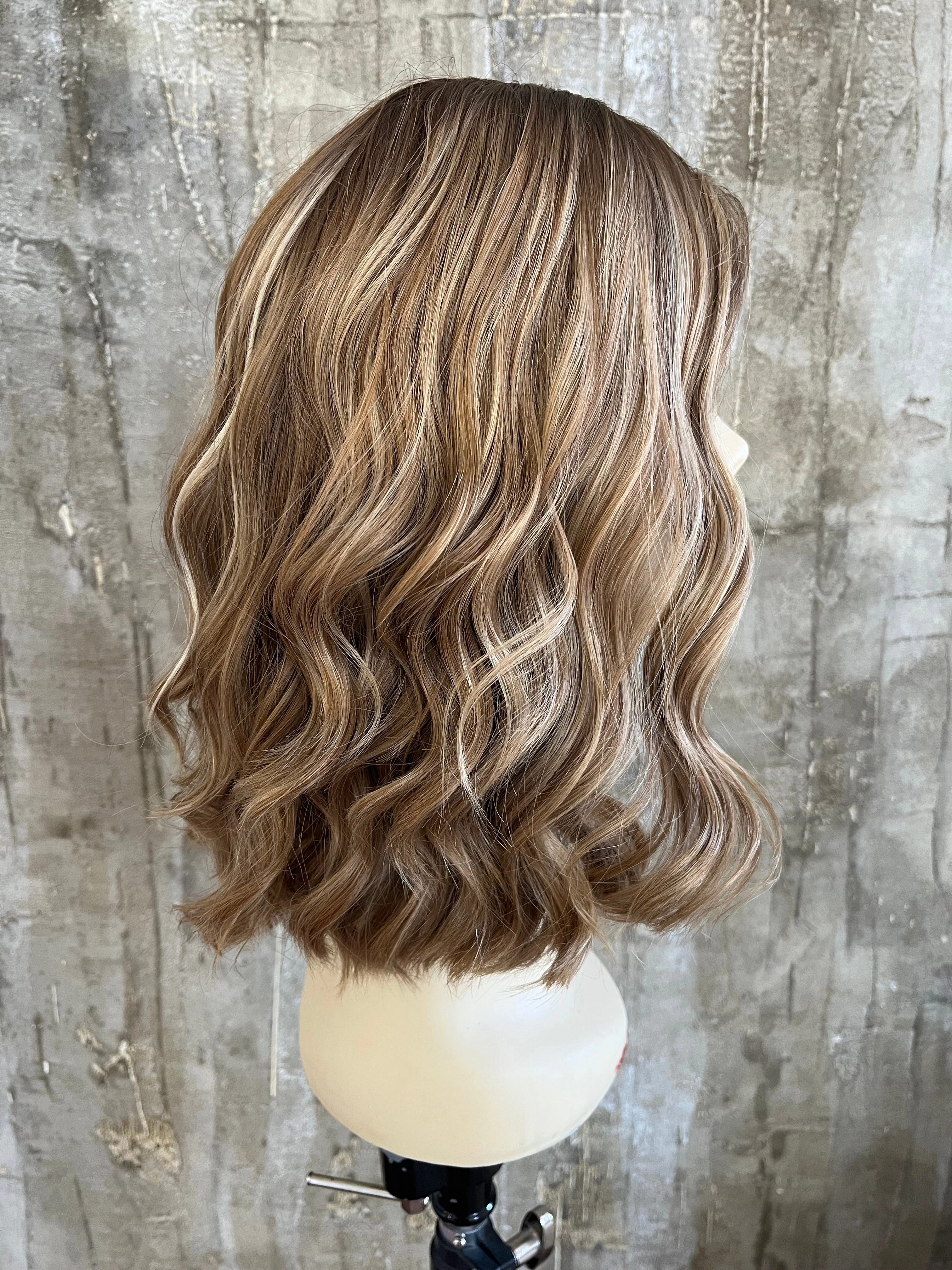 100% EUROPEAN VIRGIN HUMAN HAIR 14'' BLOND WITH DARK ROOTS