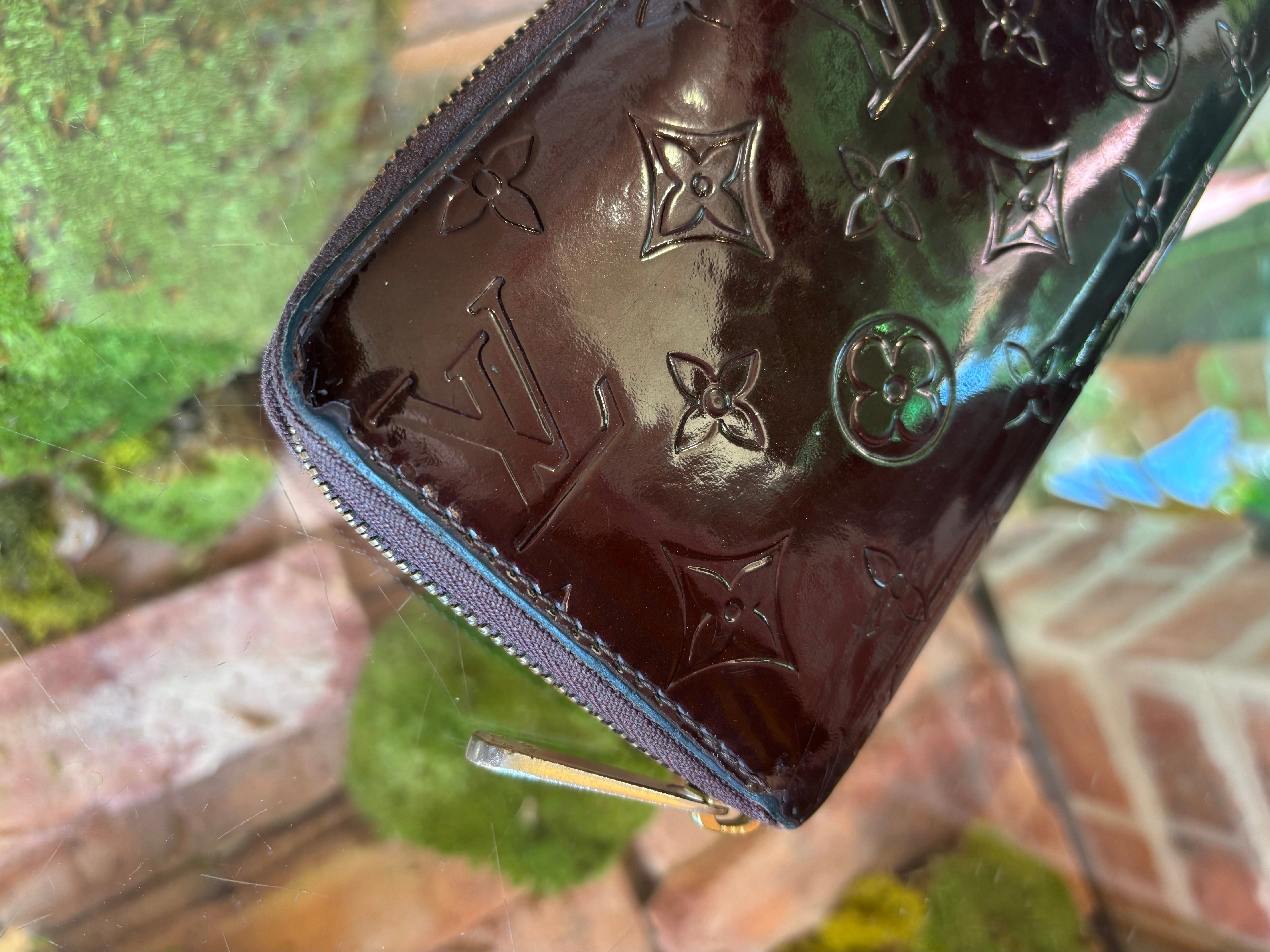 LOUIS VUITTON Amarante Vernis Zippy Wallet